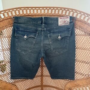 TRUE RELIGION ROCCO SUPER T FLAP SHORT
